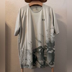 Under Armour Men's light gray and dark gray Graphic Tee size XL-H